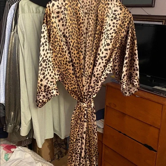 Leopard Print Kimono Robe - Picture 3 of 3